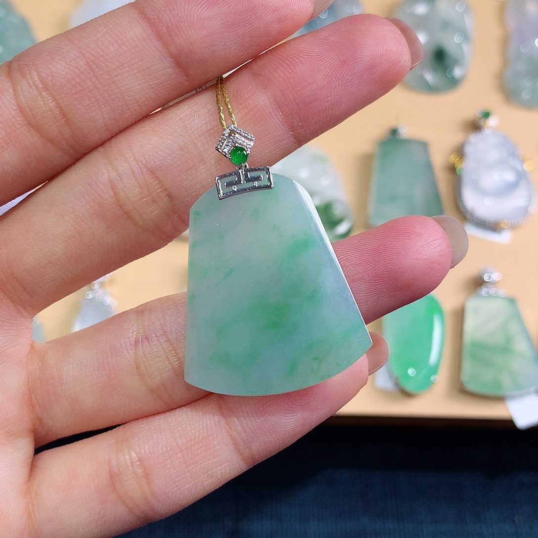 翡翠吊坠(不含链)18K金镶嵌