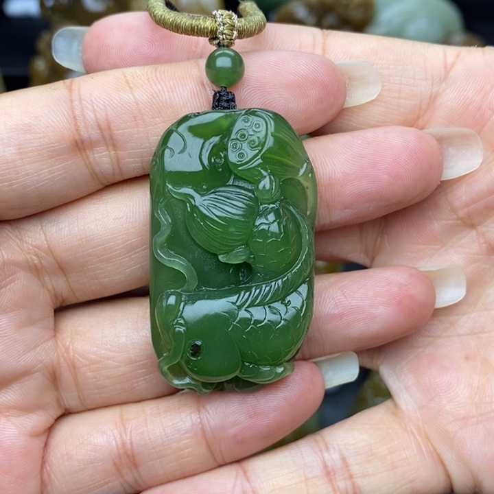 颈饰未镶嵌和田玉（碧玉）