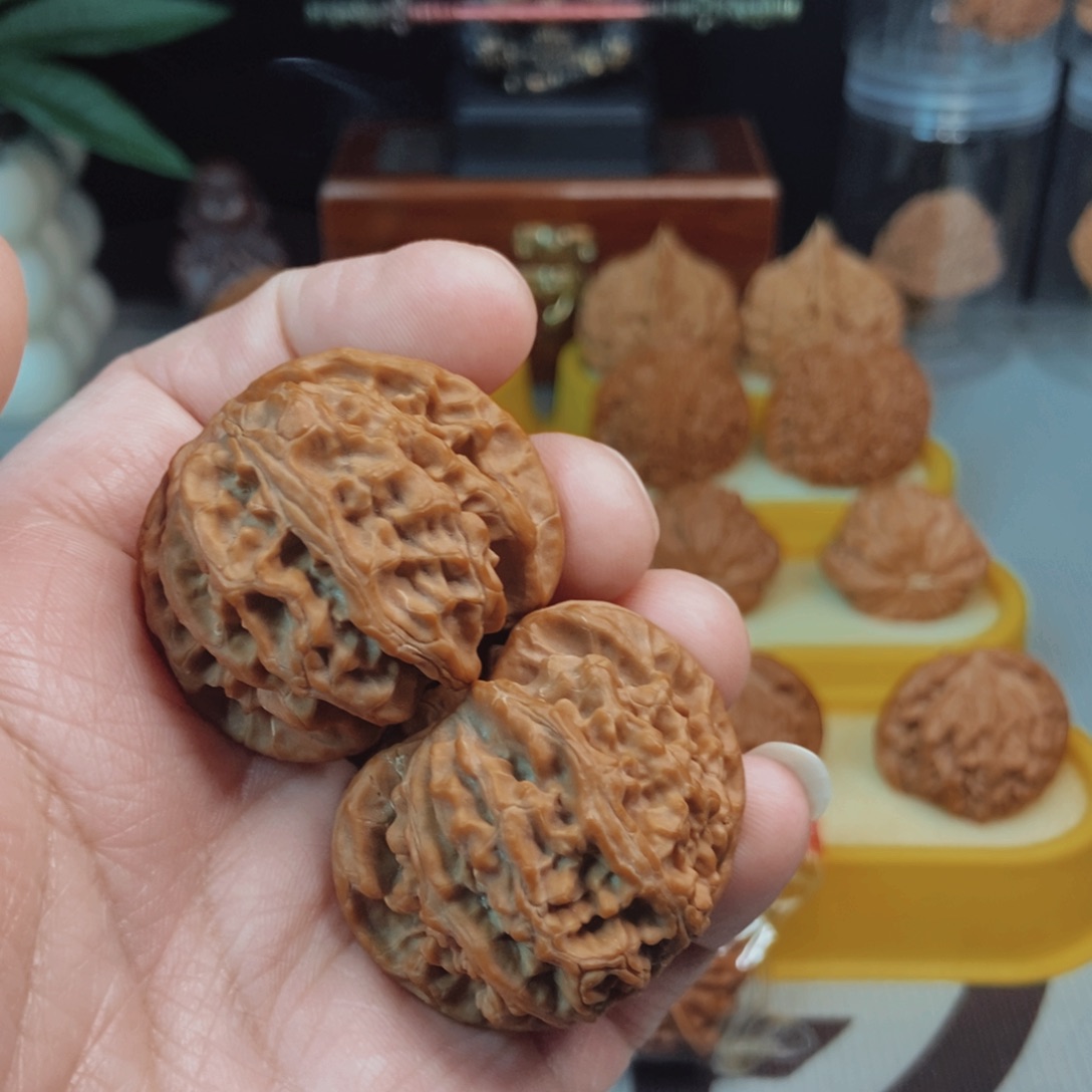 瑕疵苹果园核桃手把件！！