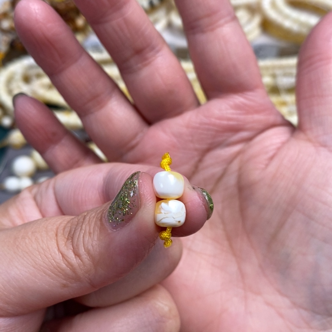 未镶嵌蜜蜡裸石金漆白老型对珠7×6