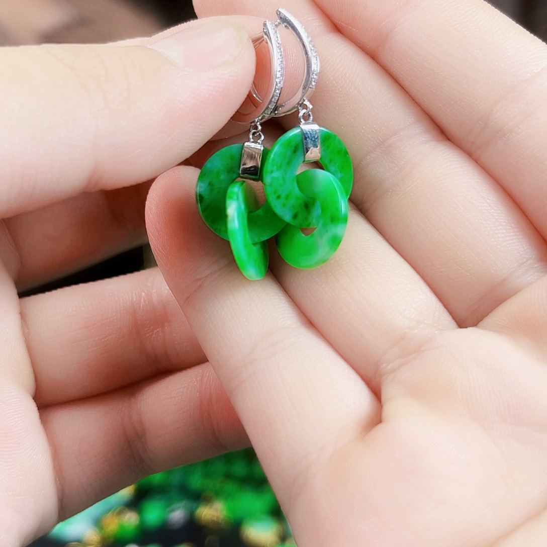 翡翠18K金镶嵌颈饰耳饰