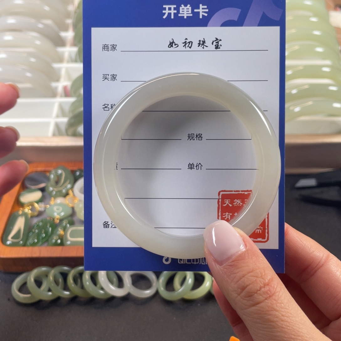 未镶嵌手镯和田玉笑**语