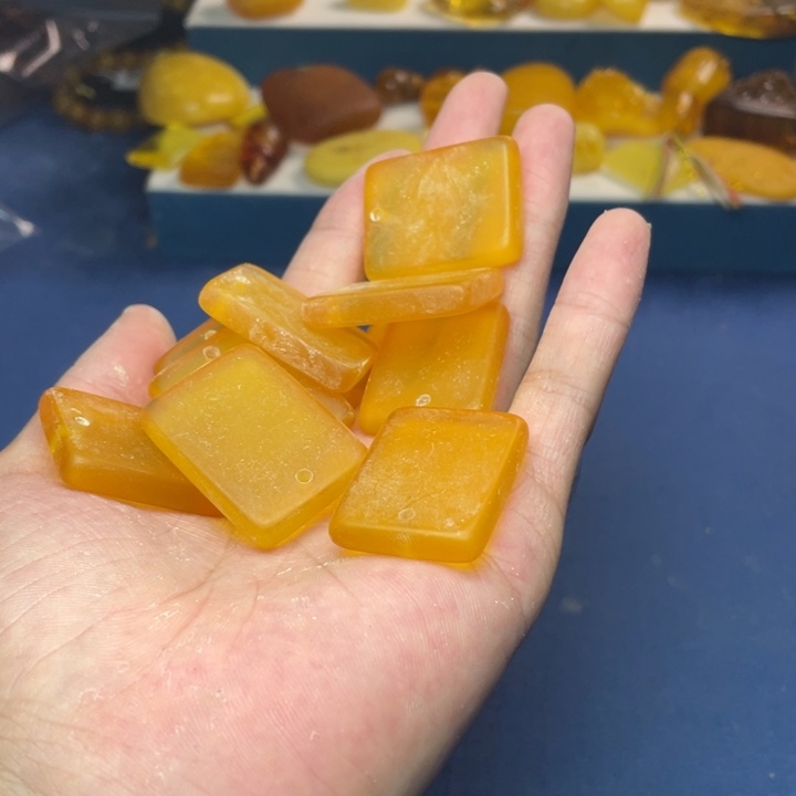 未镶嵌琥珀珠宝奇石