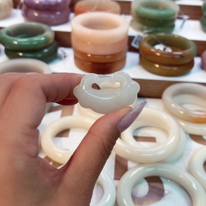 石英质玉未镶嵌手镯