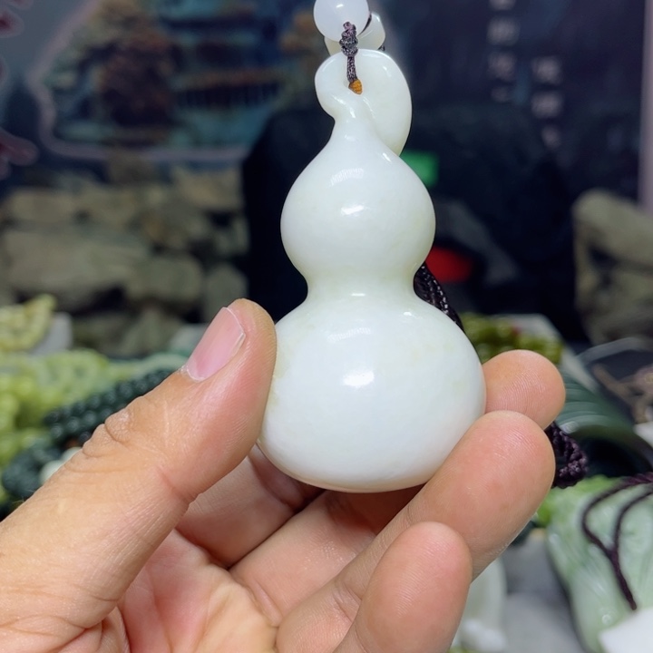 蛇纹石玉项链未镶嵌大***山