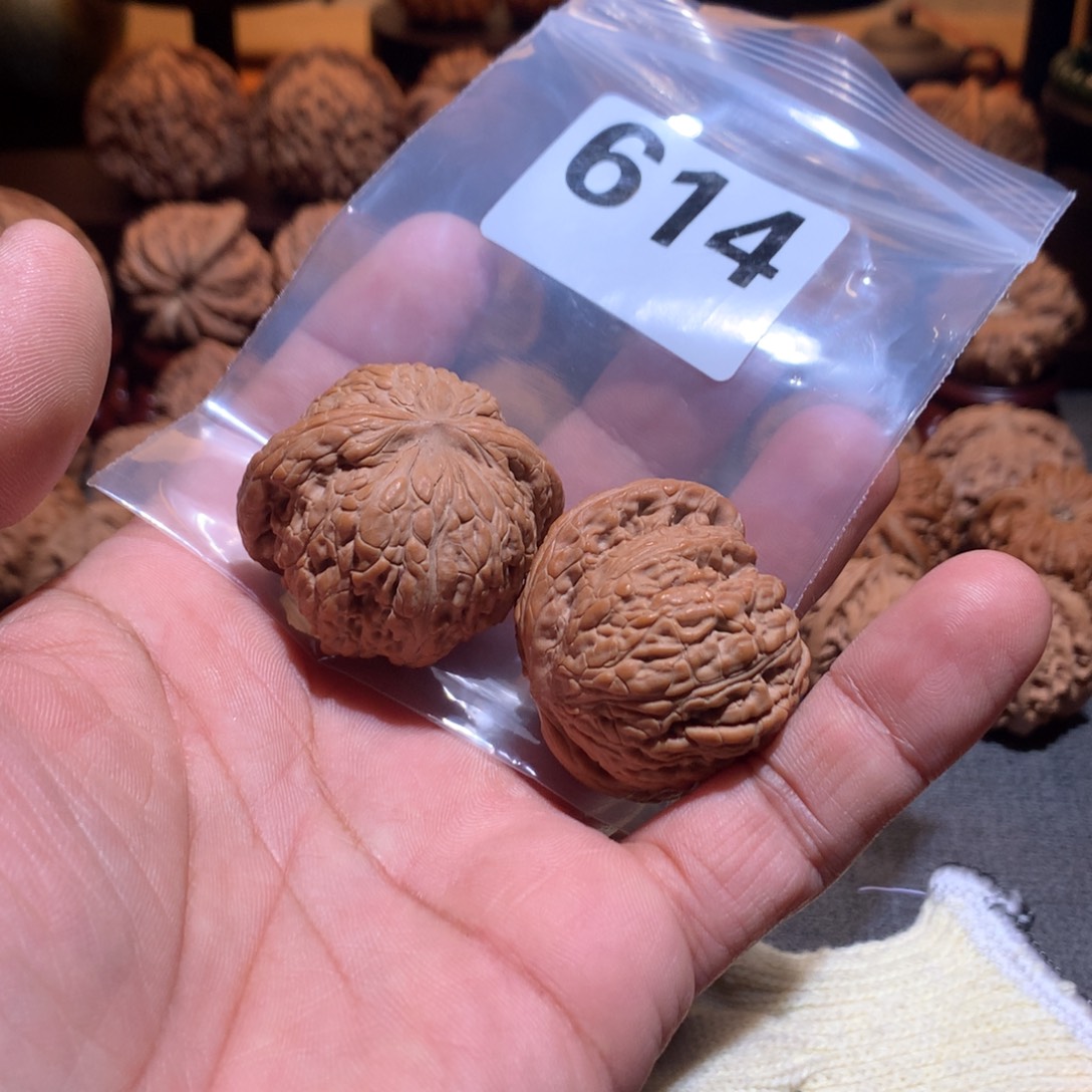 长***空把件桃核龙顶山狮子头614号