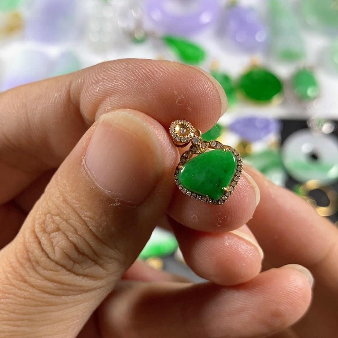 翡翠颈饰18K金镶嵌翡翠