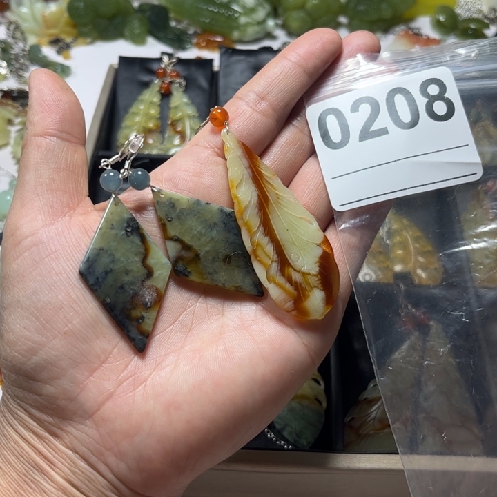花***椒蛇纹石玉合金耳饰