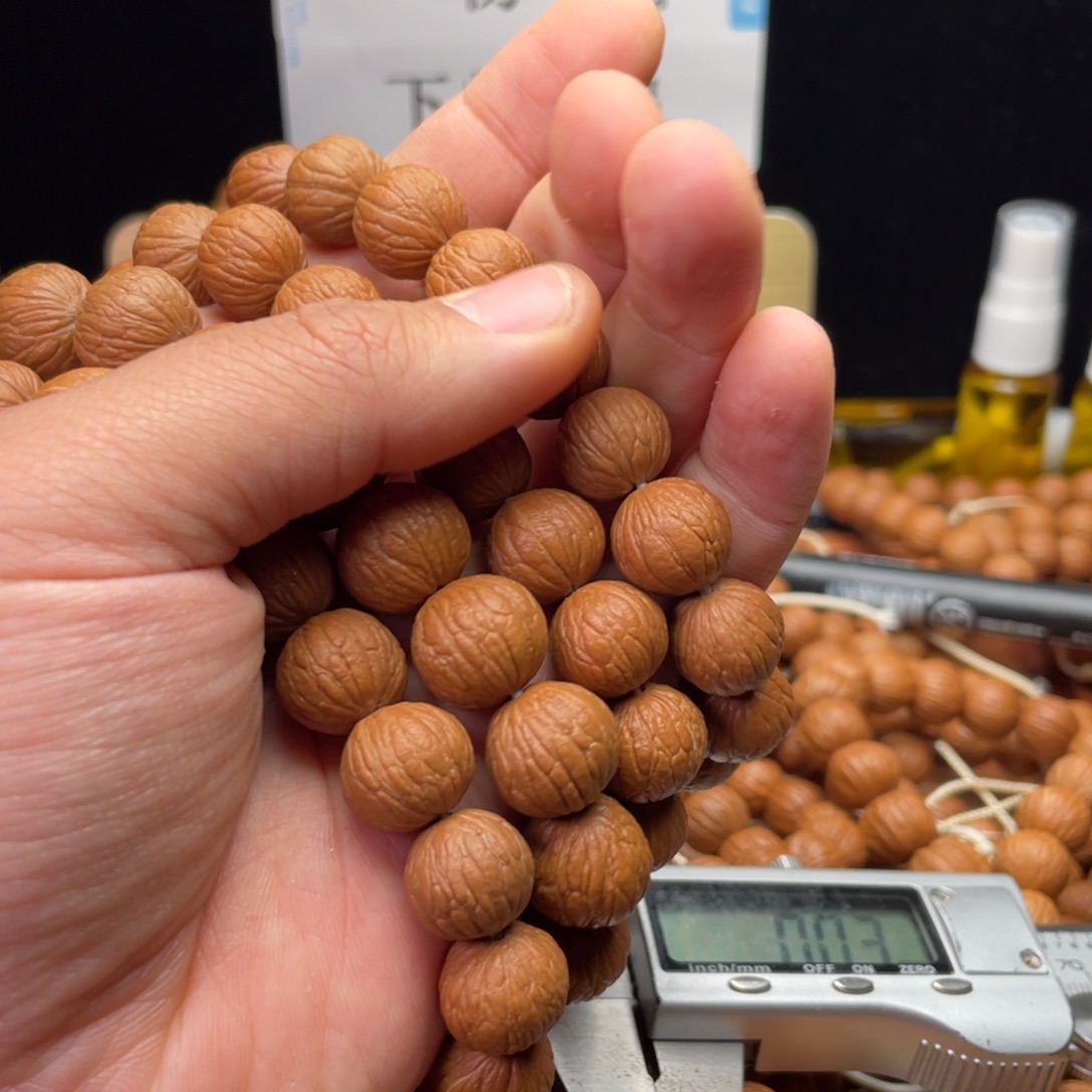 猴头核桃吊坠凤羽