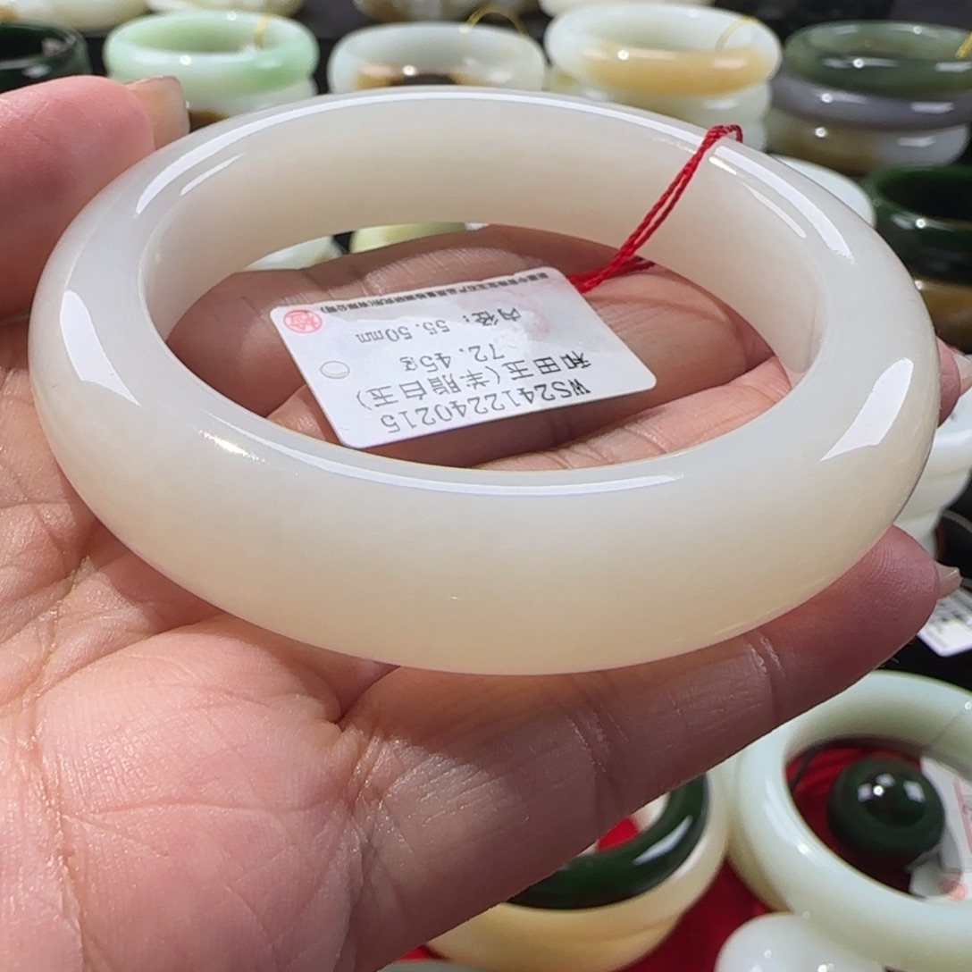 和田玉手镯未镶嵌