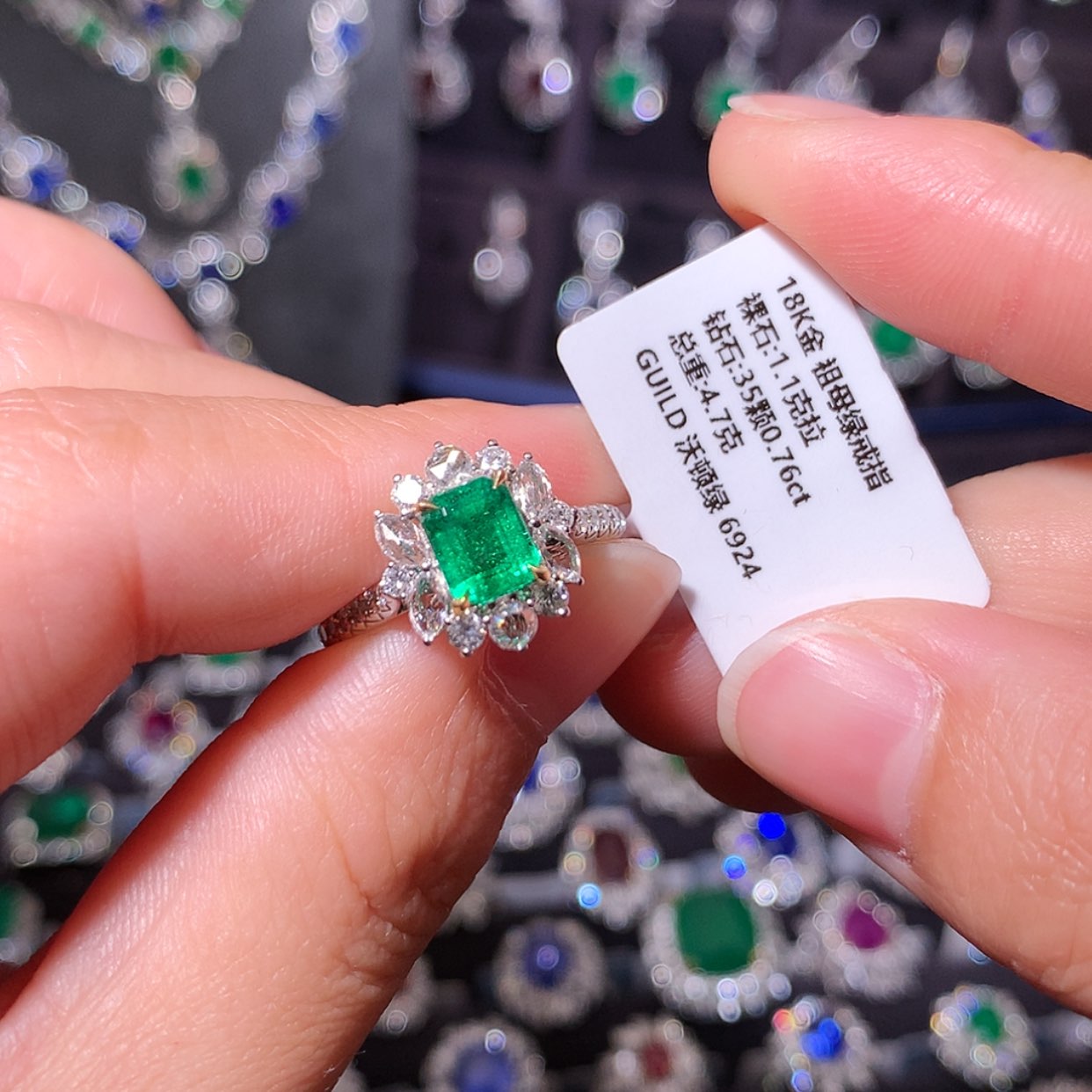 【闪购商品】祖母绿戒指18K金镶嵌