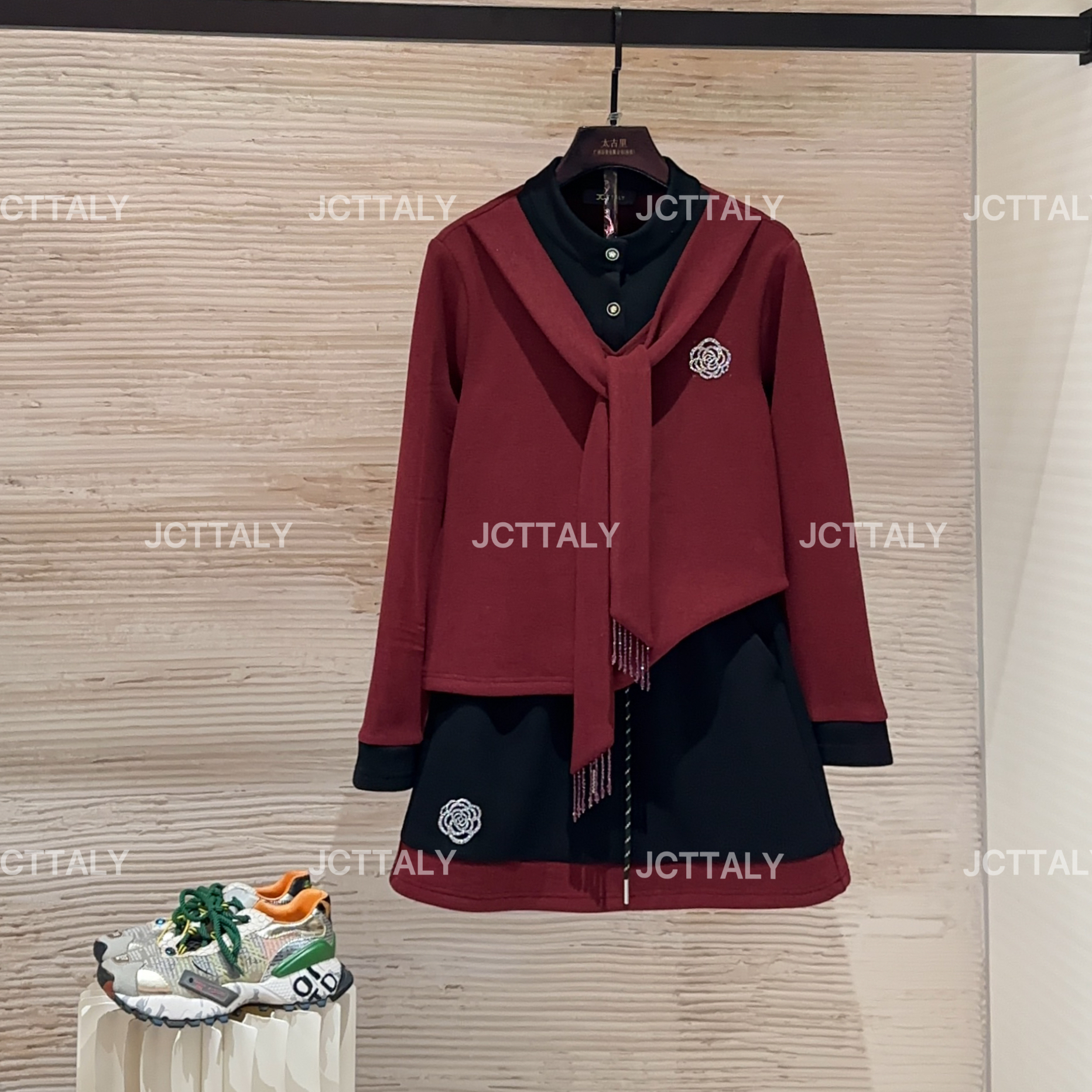 【宠粉价】（加绒）时尚休闲女士红色长款学院风拼接海军套装TZ-1010