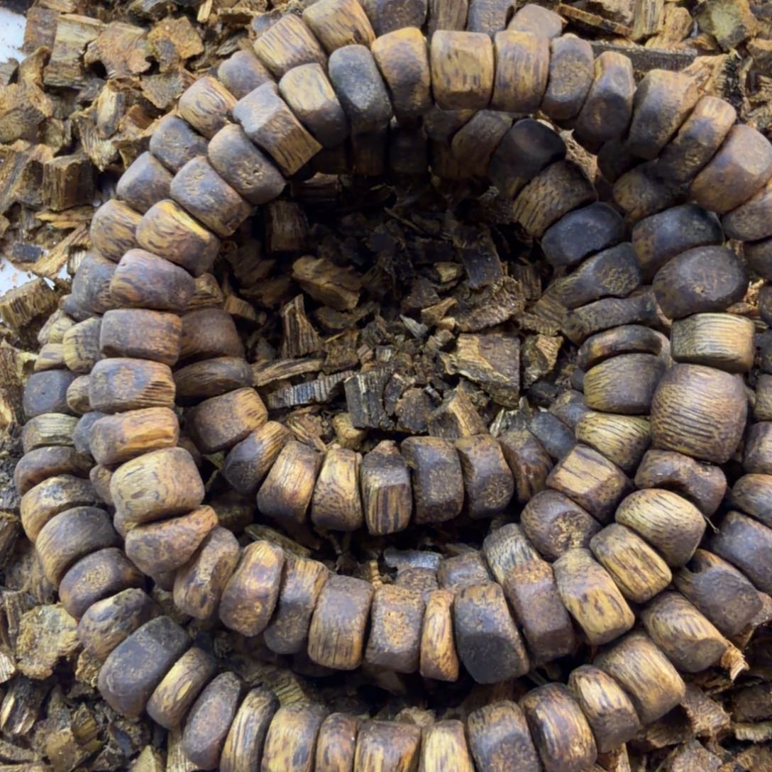 沉香碎屑沉香0.8克随型的厚片珠多圈28克