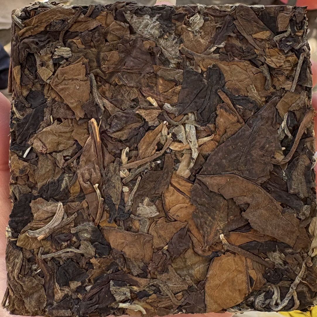2010年，眼镜大爹（老白茶200g砖）甜度十足