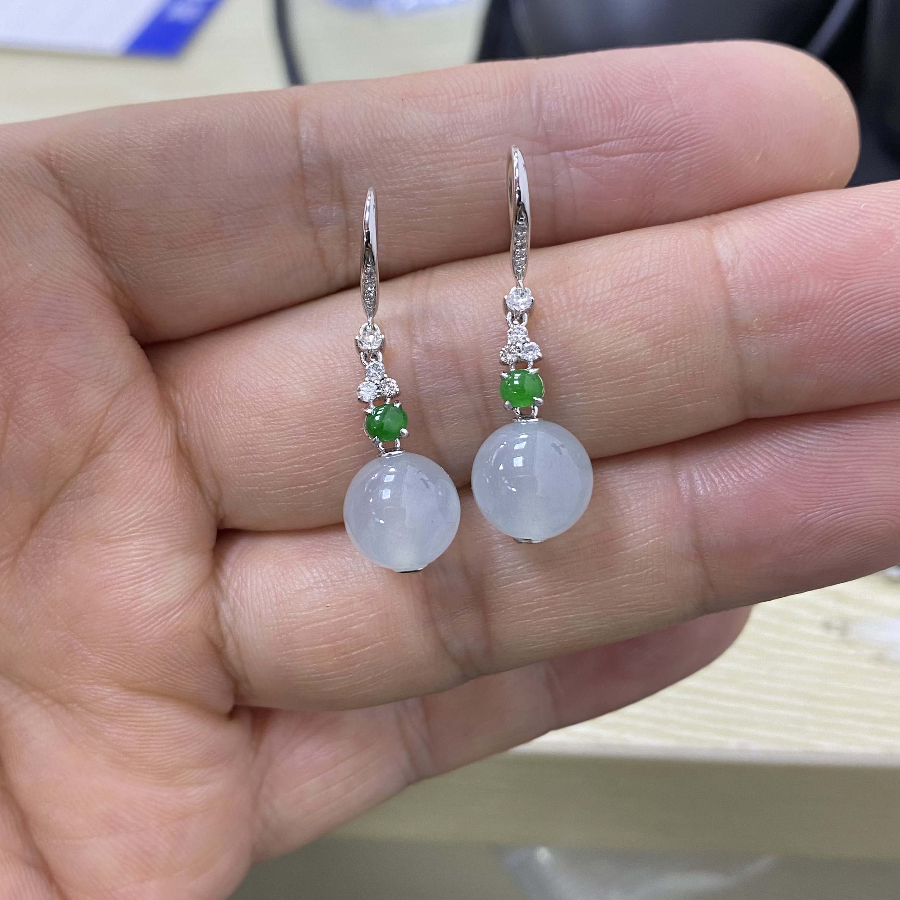 18k金天然缅甸翡翠圆珠耳坠