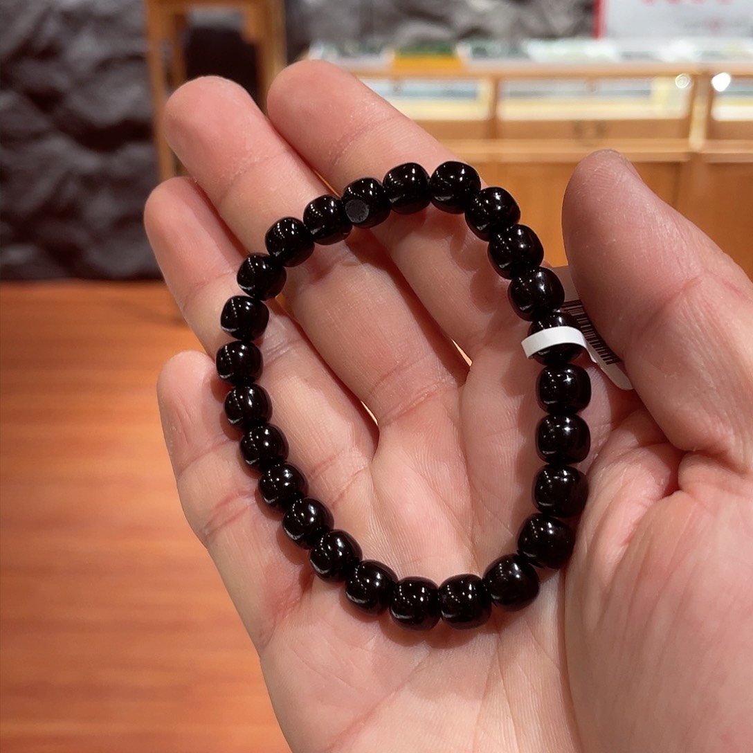 和田玉手串未镶嵌黑青7.8老型