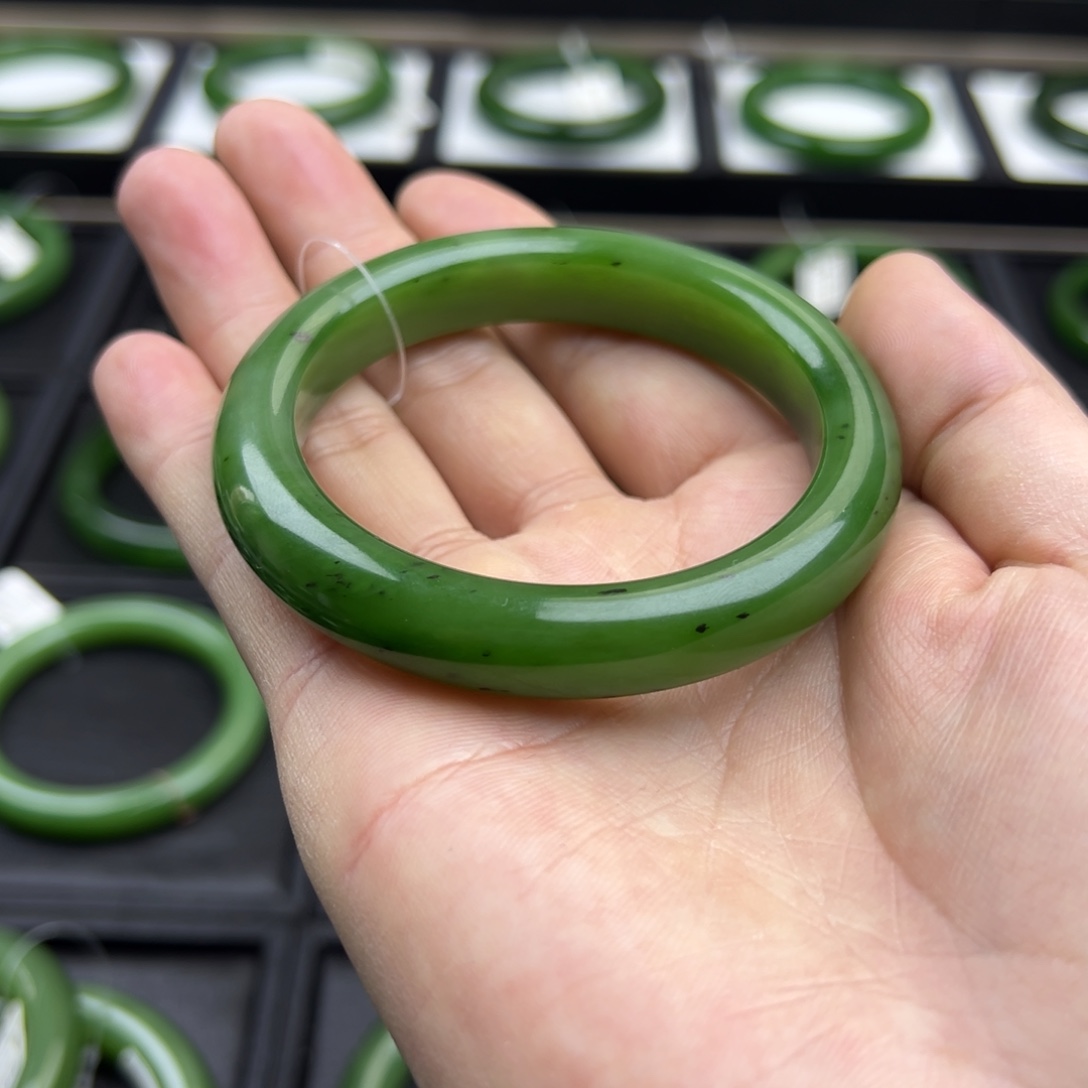 和田玉（碧玉）未镶嵌手镯