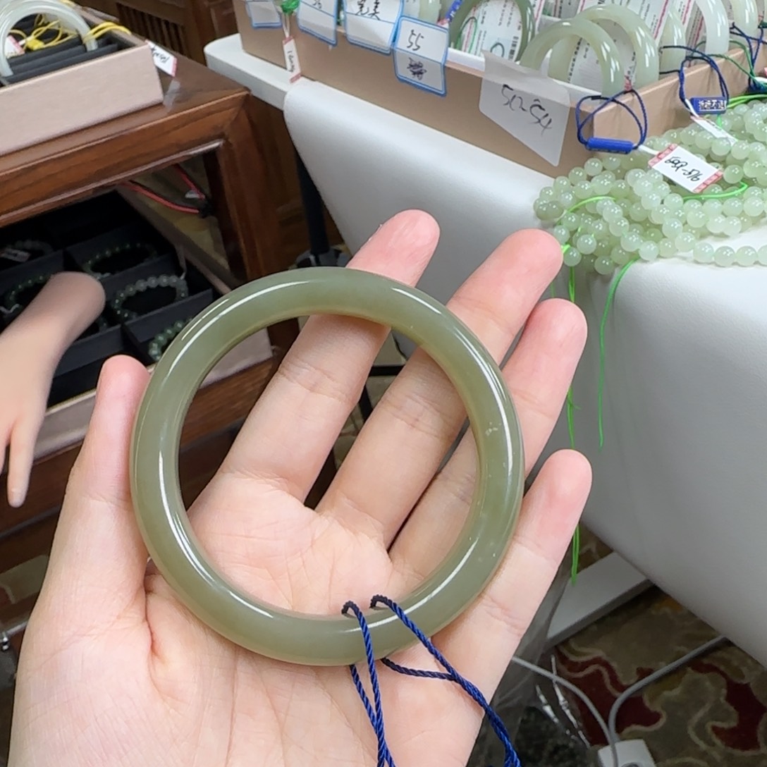 和田玉未镶嵌手镯57