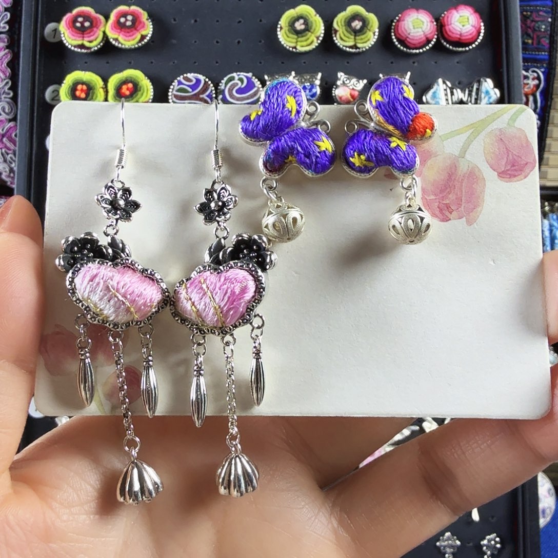 浅****传承非遗刺绣饰品