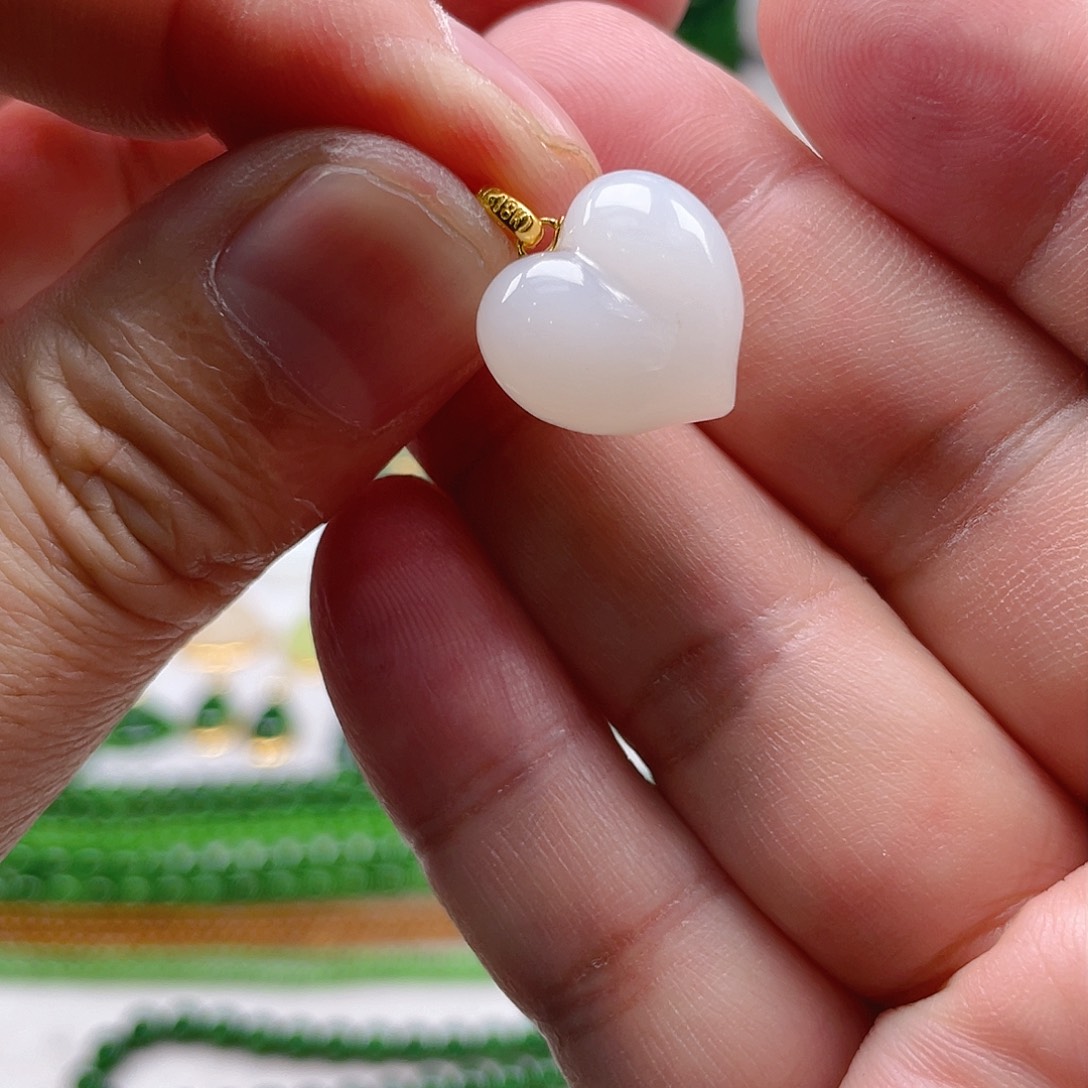 颈饰18K金镶嵌和田玉