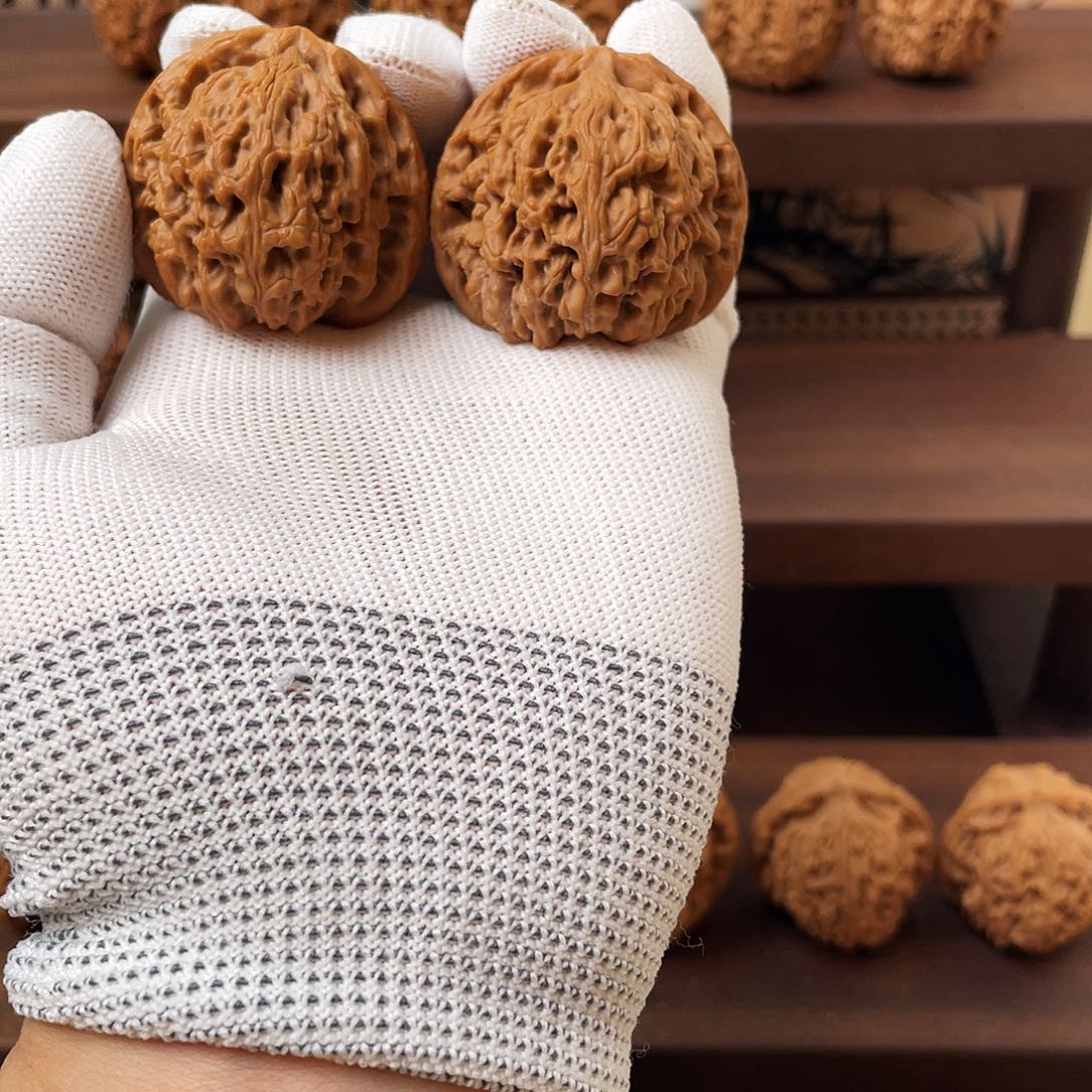 C***T文玩核桃吊坠南疆石