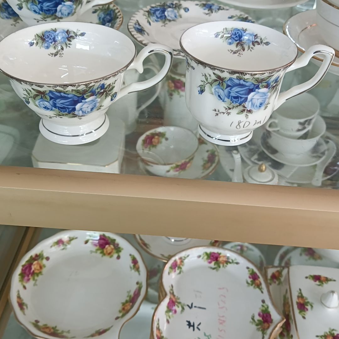 I****e兰花白金杯子各两个