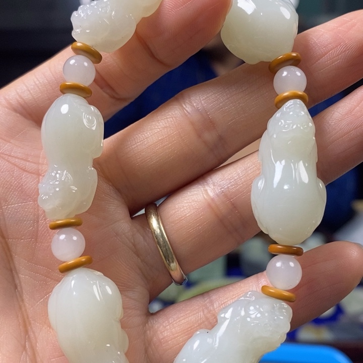 和田玉手链未镶嵌放**情