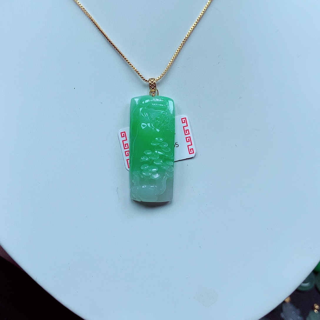 翡翠颈饰18K金镶嵌天然翡翠A货