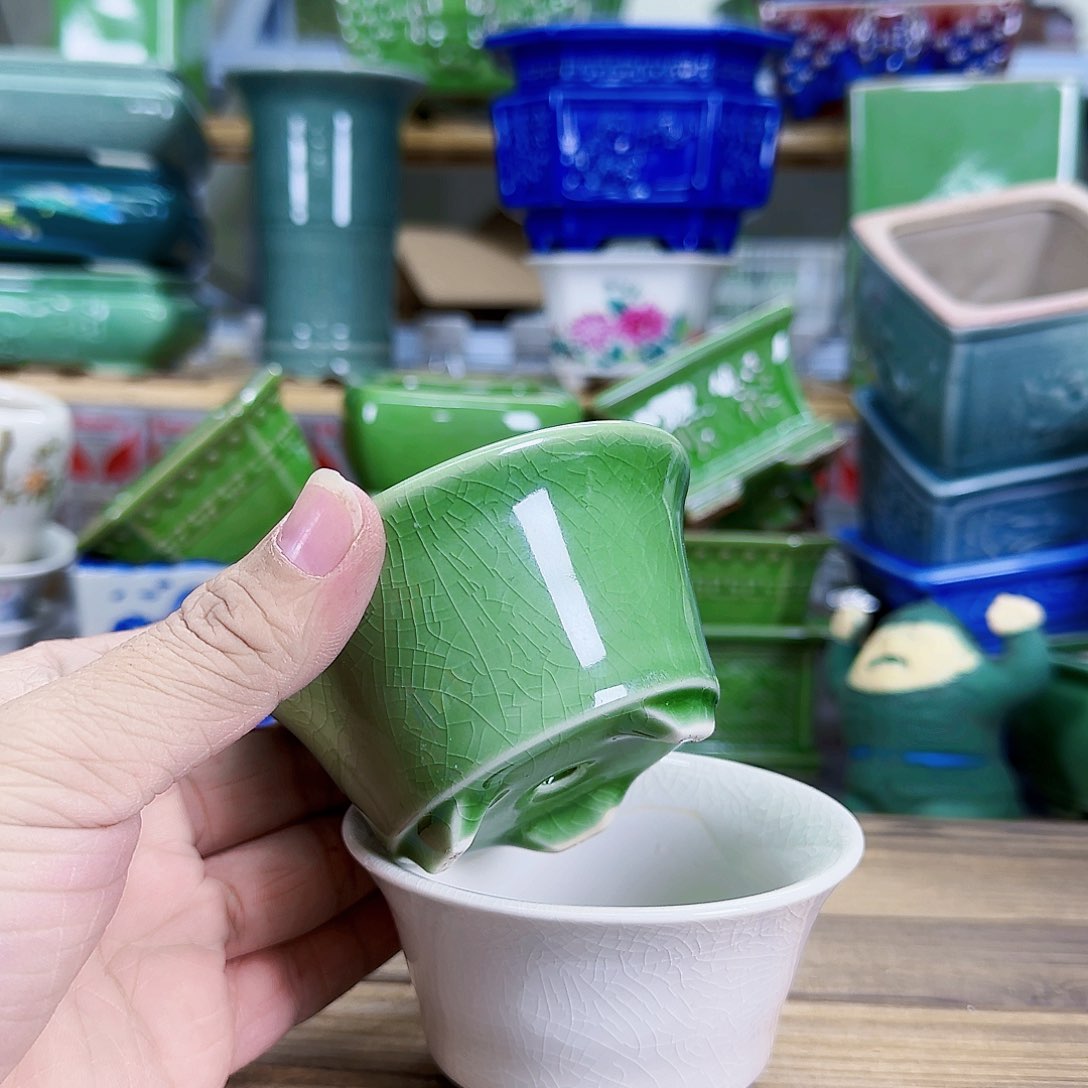 两个白色一个绿色陶瓷花盆特价上新