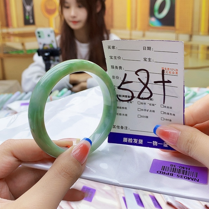 翡翠未镶嵌手镯909……