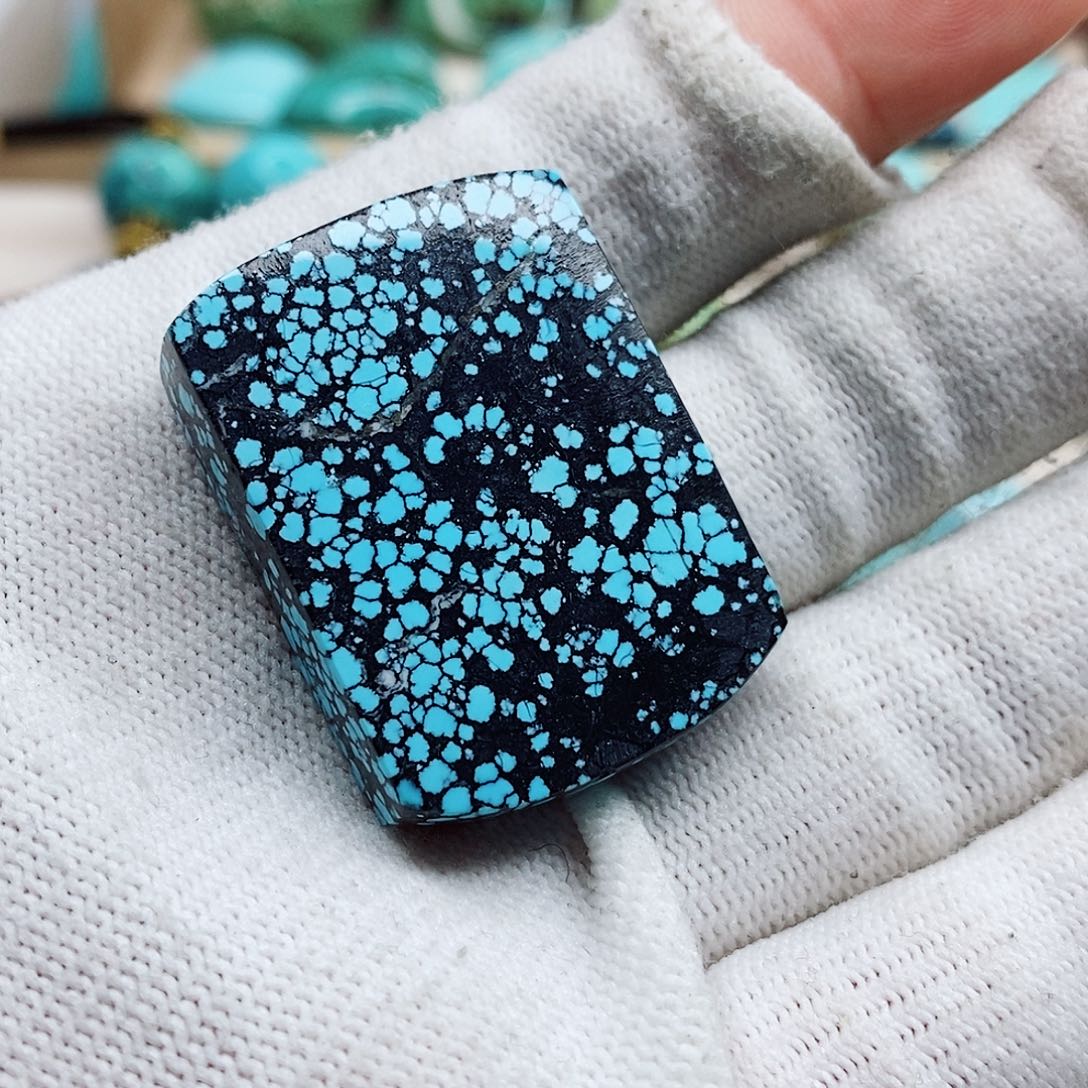 绿松石颈饰未镶嵌