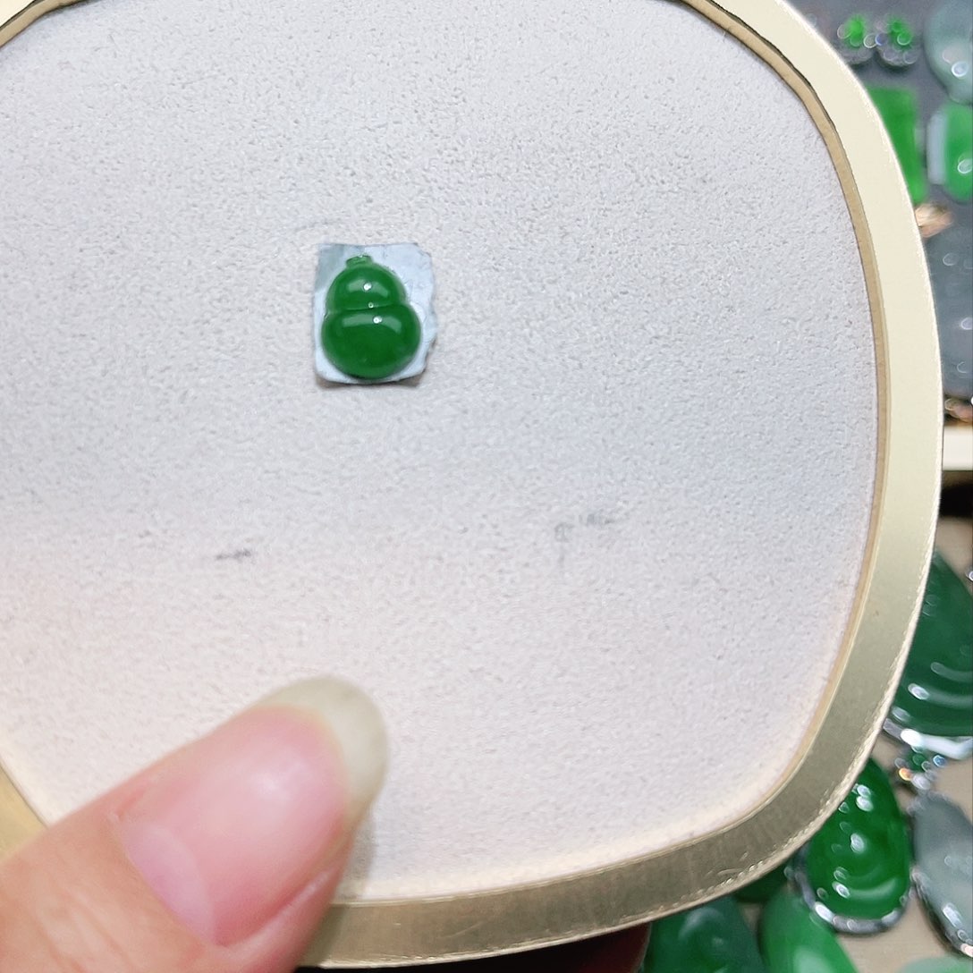 翡翠颈饰未镶嵌裸石