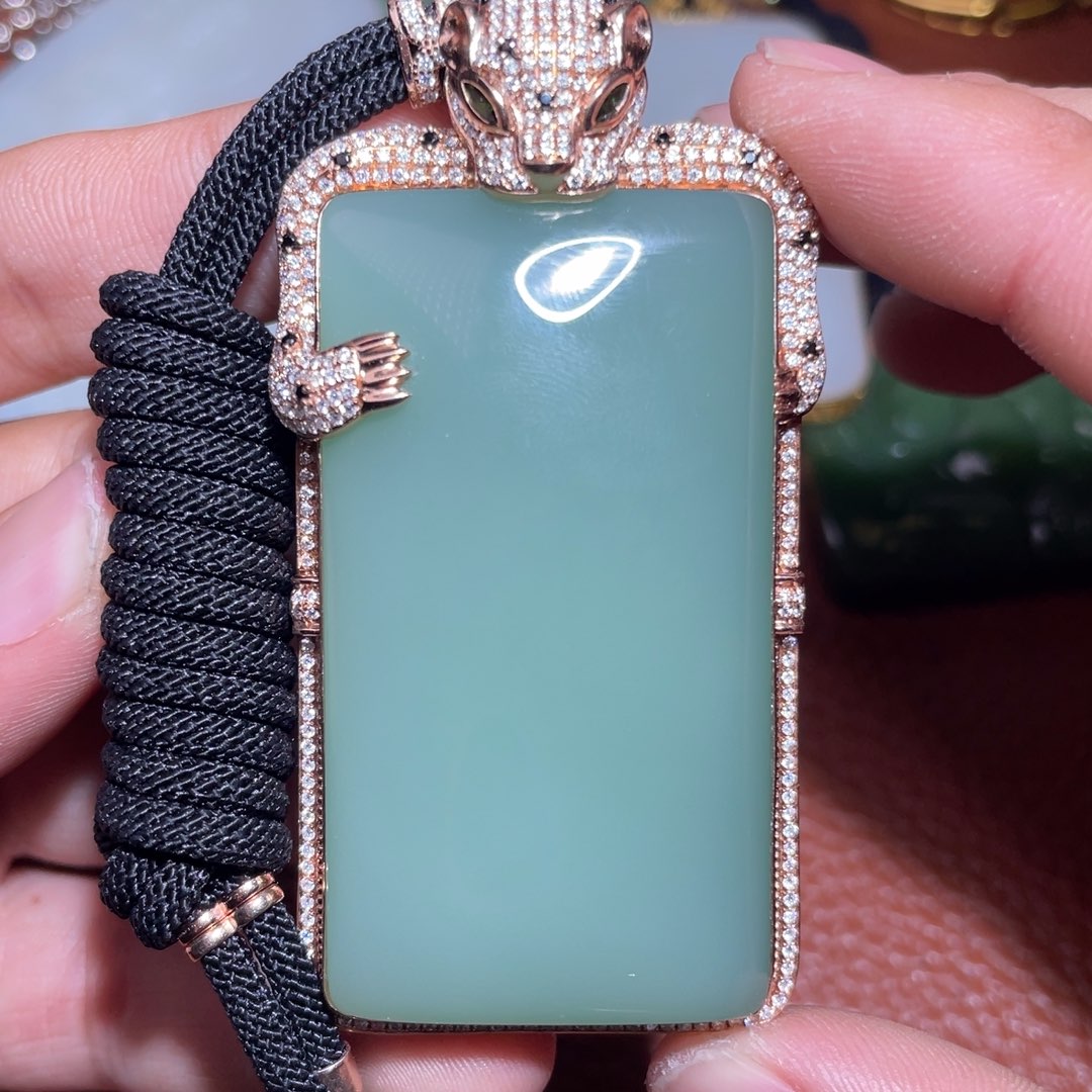 和田玉挂件18K金镶嵌