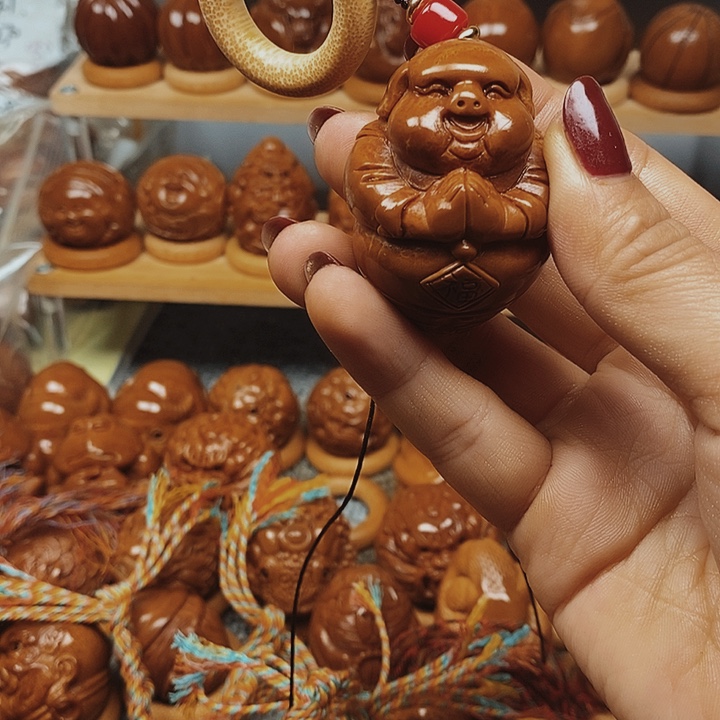 橄榄核手串/手链小猪