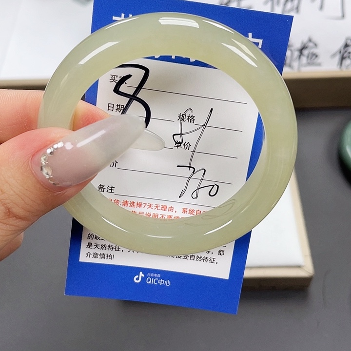 和田玉未镶嵌手镯