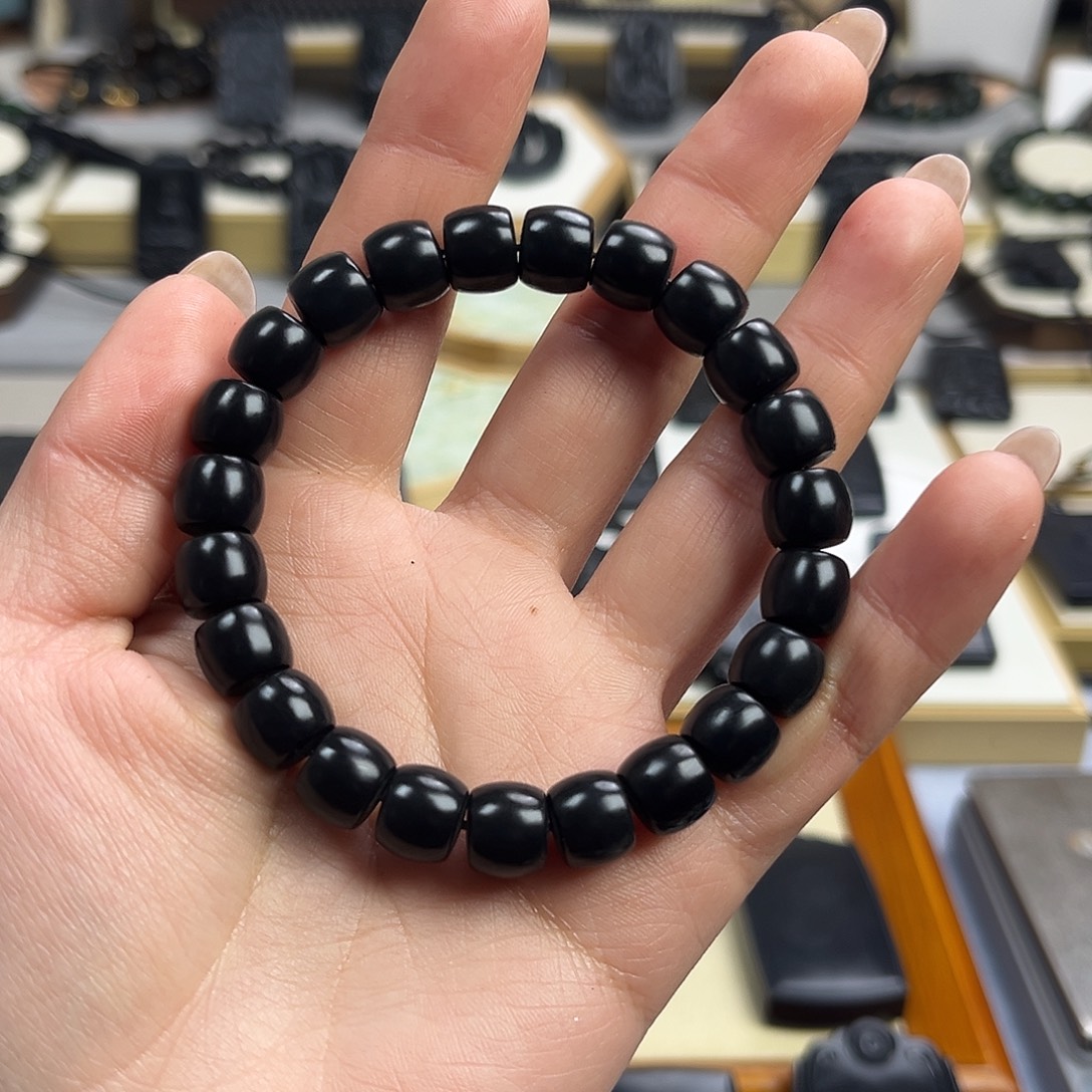 D***。和田玉（墨玉）未镶嵌颈饰卡10直切