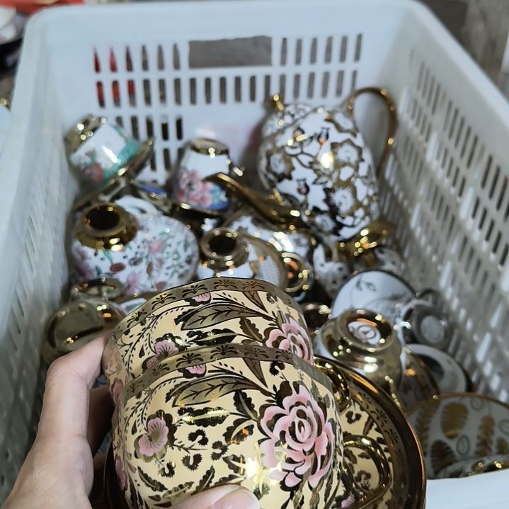 摆件陶瓷瑕疵明显介意勿拍发两。？。。。