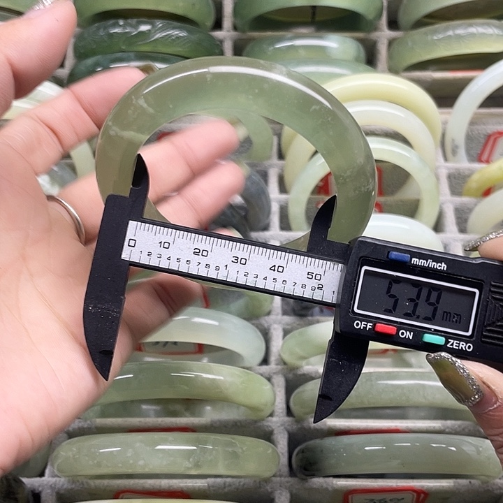 蛇纹石玉未镶嵌手镯372