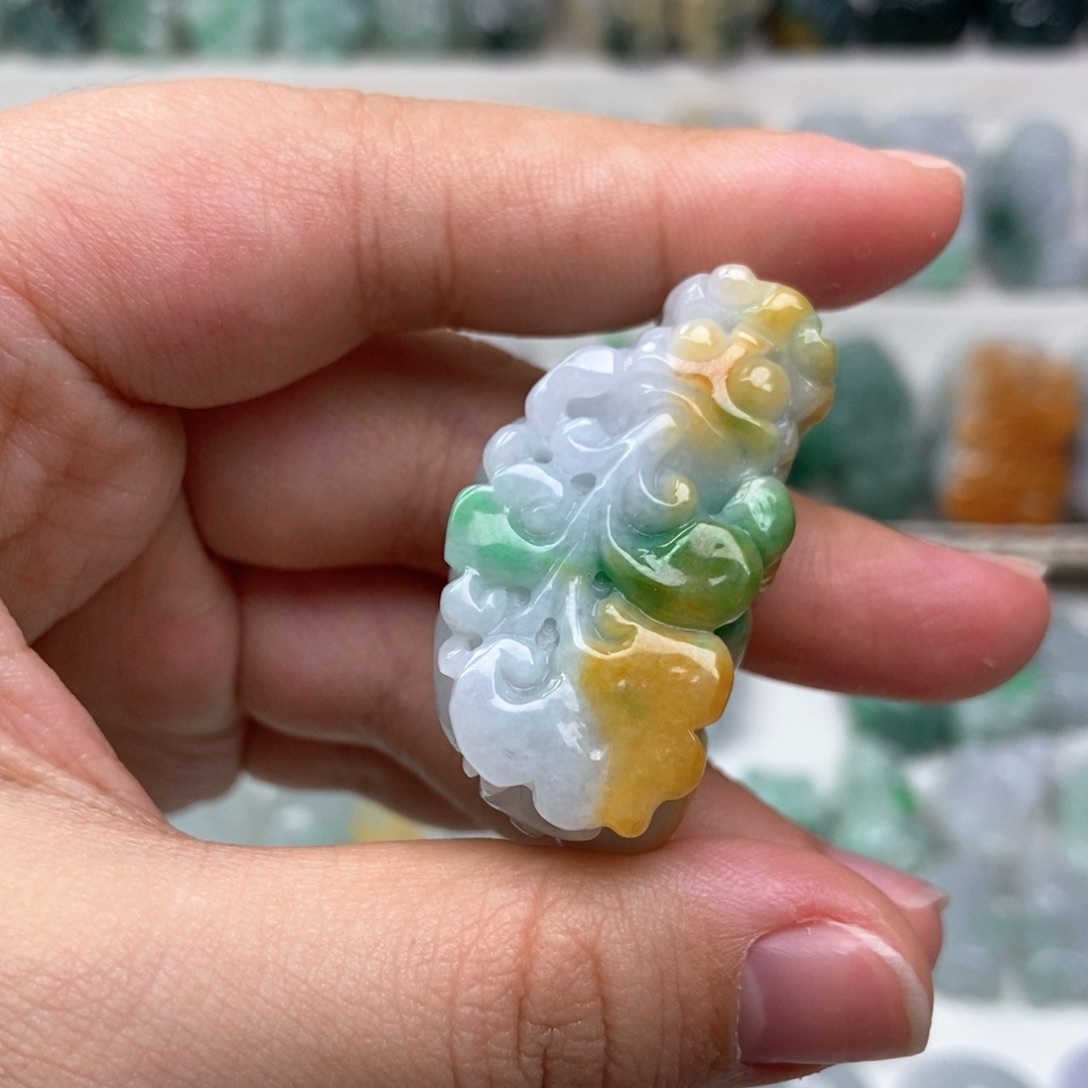 翡翠未镶嵌吊坠(赠链)