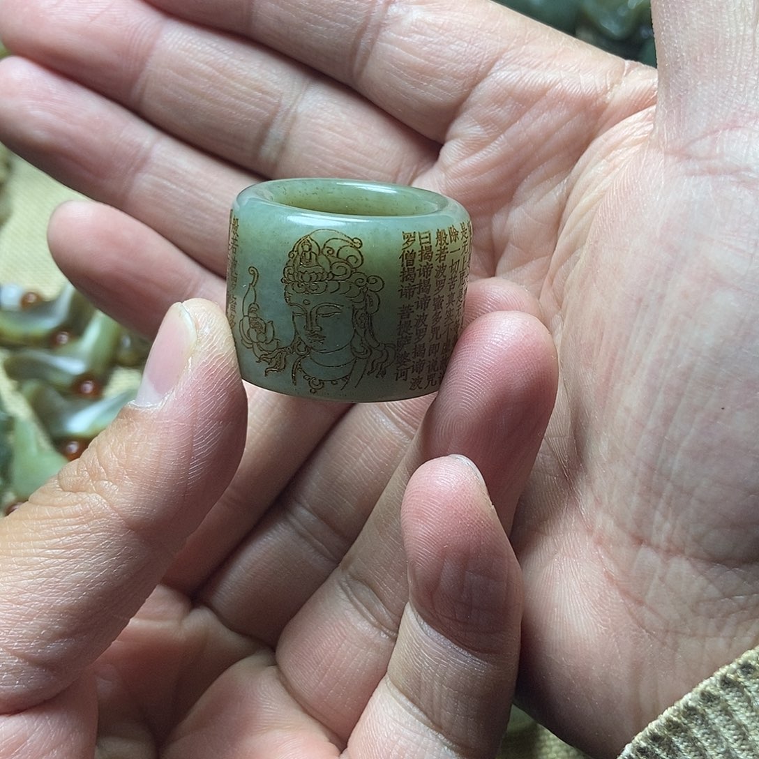 和田玉挂件未镶嵌上****荣