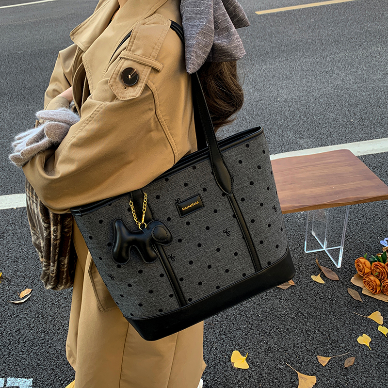 新款波点小狗挂件百搭气质复古韩式时尚拉链单根黑色耐磨斜挎包