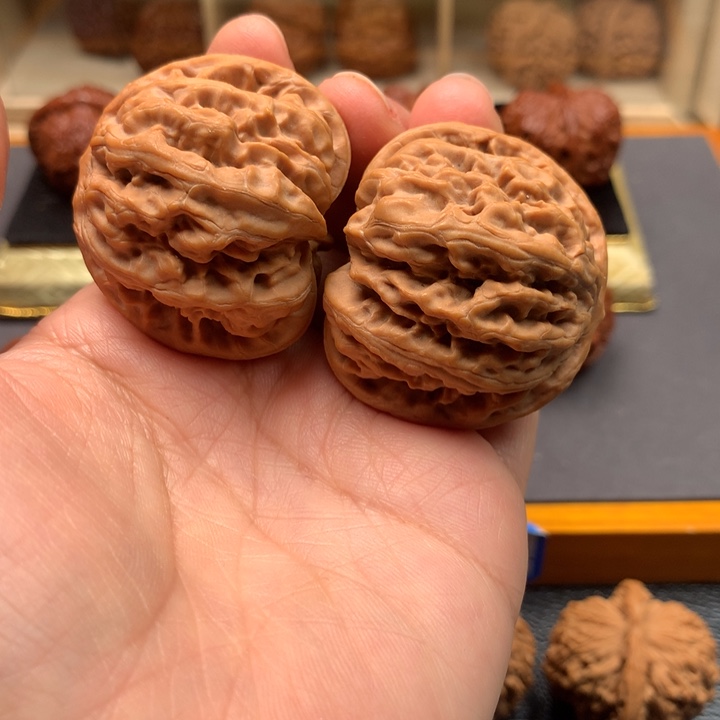 文玩核桃吊坠九龙