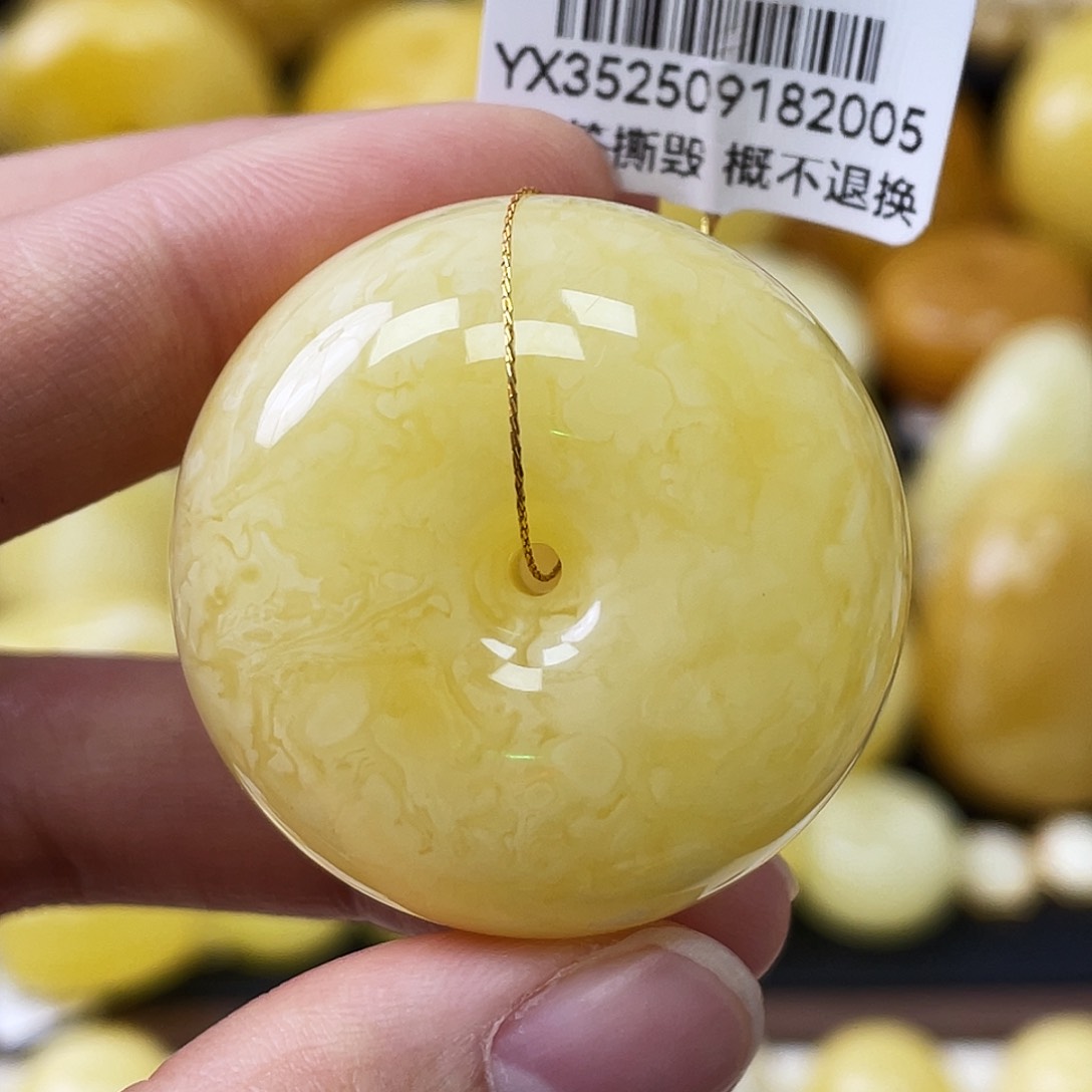 琥珀未镶嵌珠宝奇石35.3*18.7mm黄白浓蜡妖花扣子 瑕