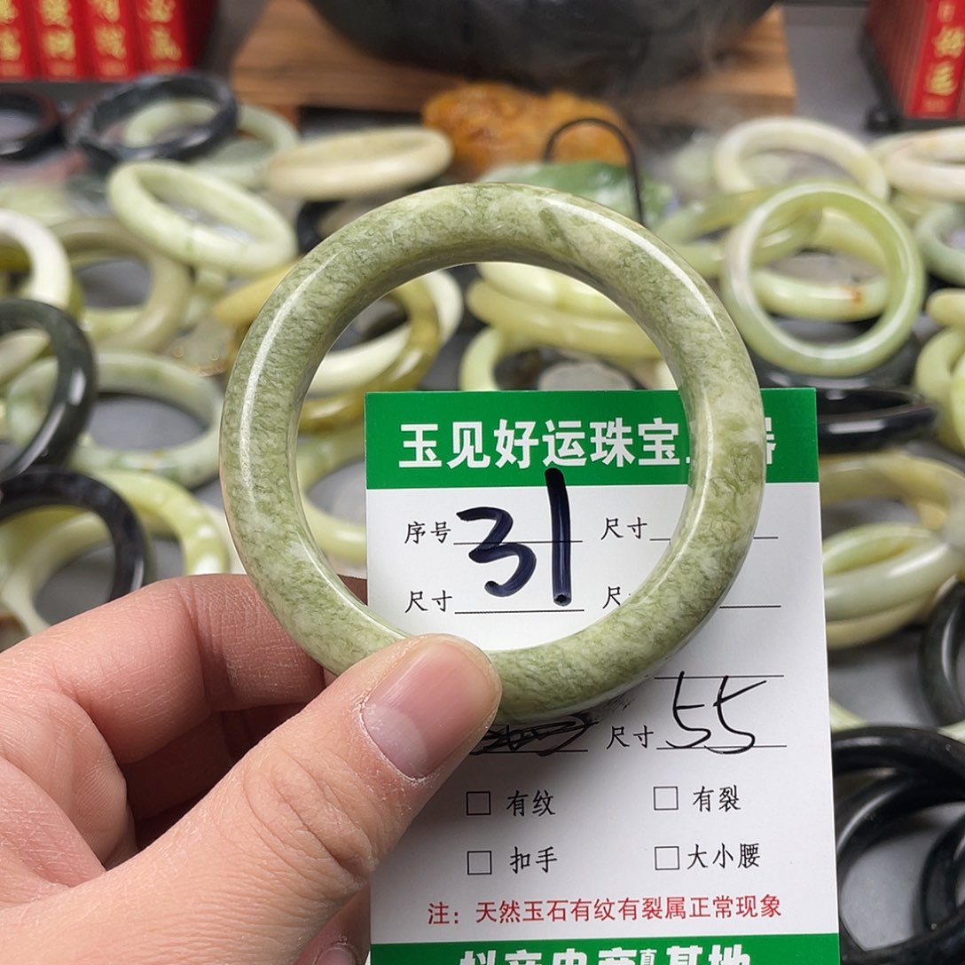 蛇纹石玉手镯未镶嵌