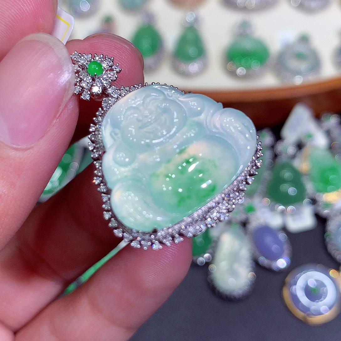 翡翠吊坠(不含链)18K金镶嵌