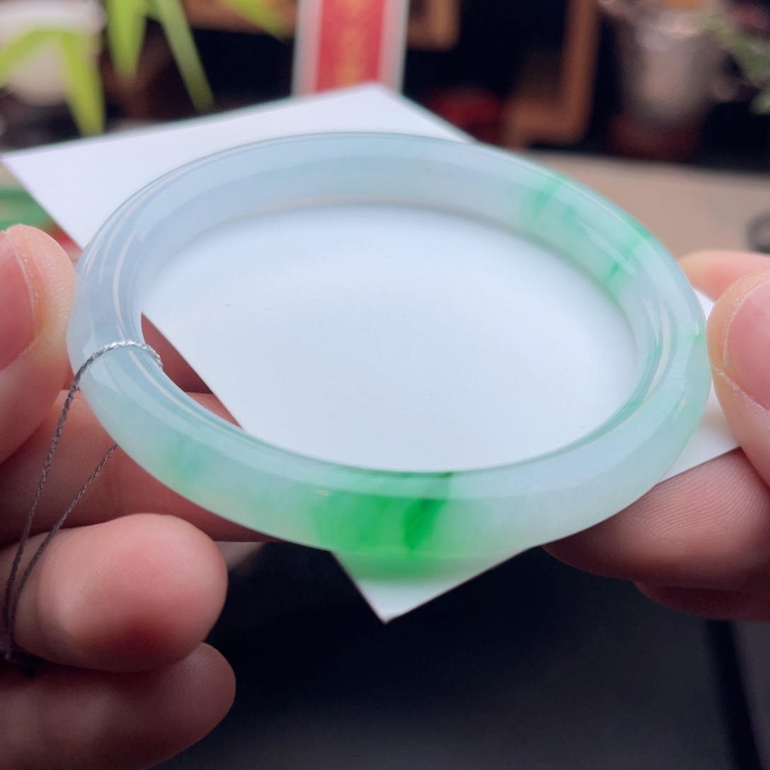 未镶嵌手镯（圆镯）翡翠