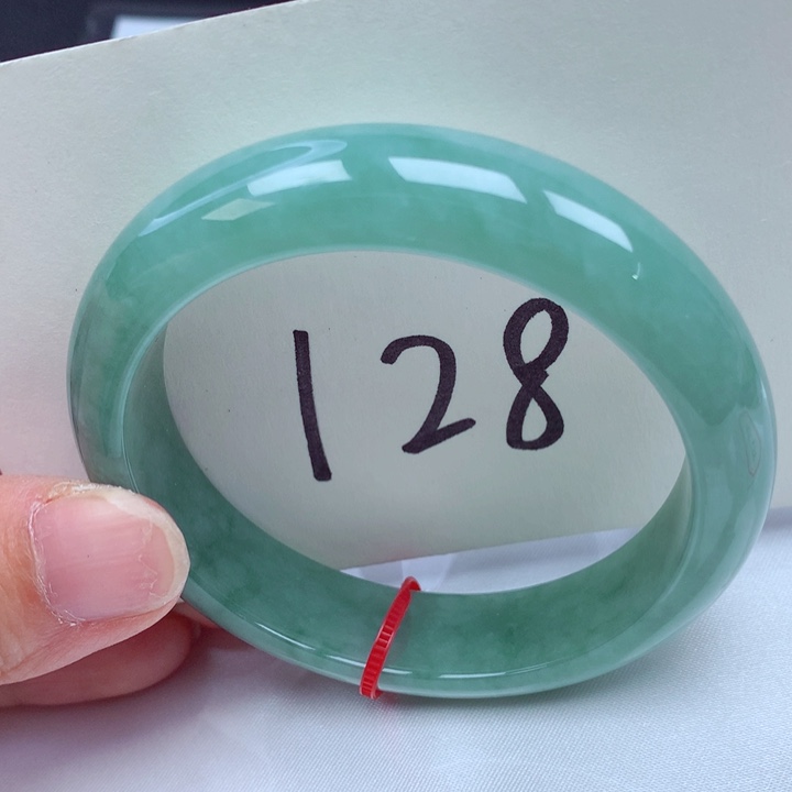 翡翠手镯未镶嵌翡翠