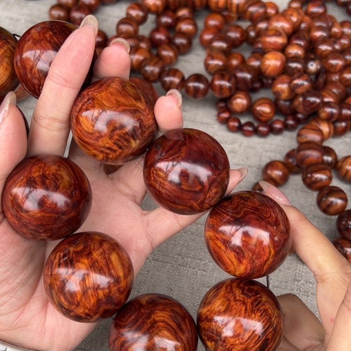 沁***乐花梨木类海南黄花梨