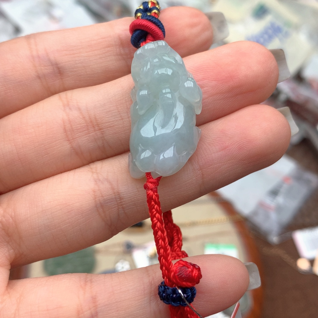 翡翠未镶嵌挂件…..