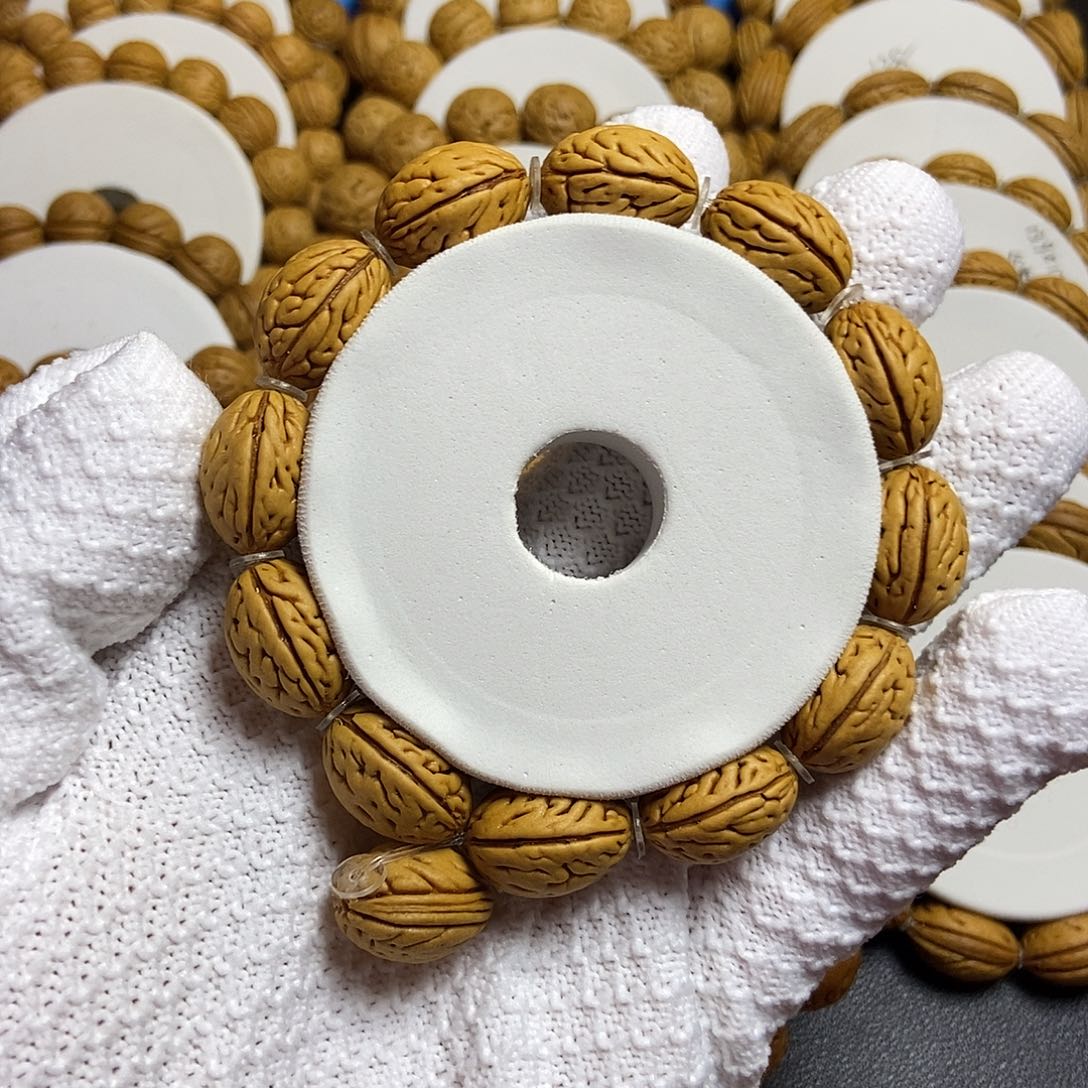 杨***手串桃核蜡皮钱袋子手串